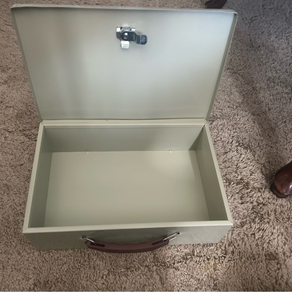 Silver Lockable Metal Box - Picture 2 of 2